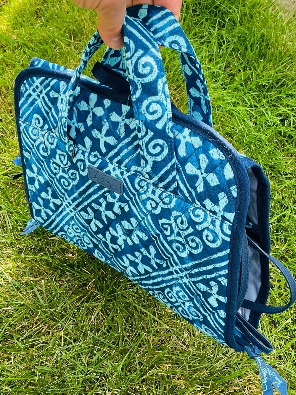 Quilted Vera Bradley travel organizer and wallet set 💙💙